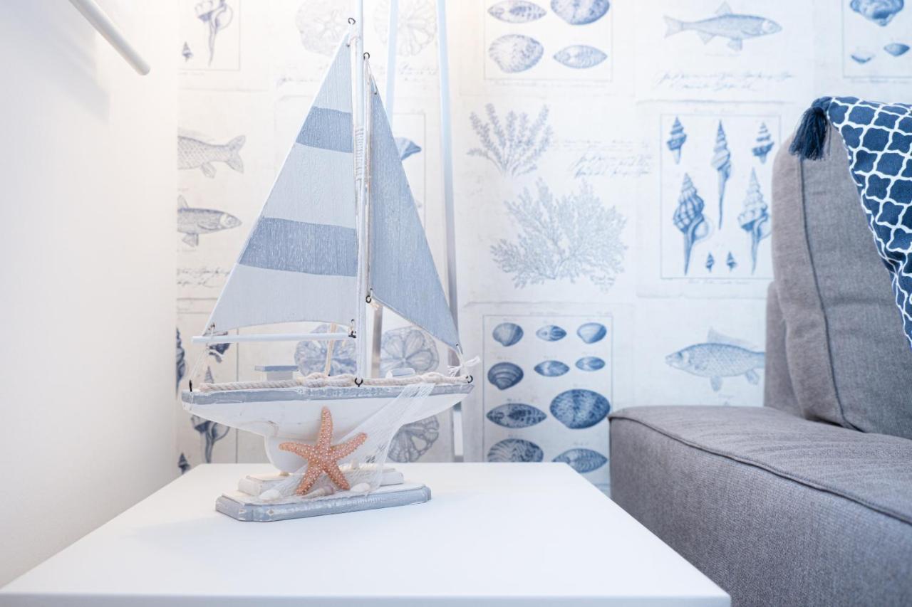 Apartment Feel - Nautical House *