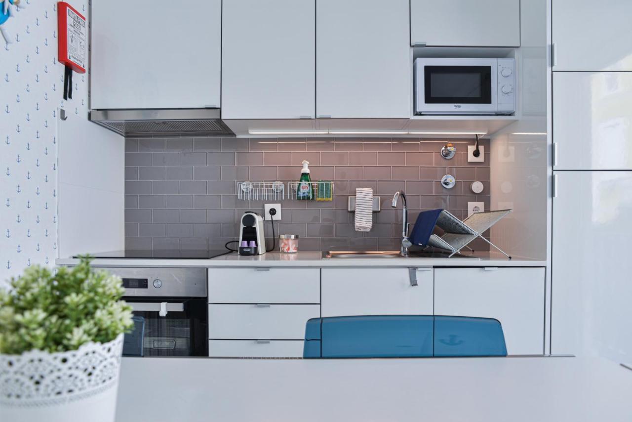 Apartment Feel - Nautical House *